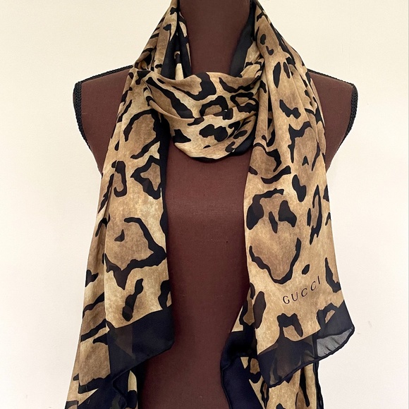 New Gucci Animal Print Stole Silk Satin Scarf with Gucci Box - Picture 11 of 16